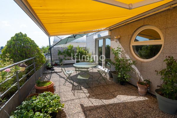 Très bel attique 149 m² env. avec terrasse 63 m², 2 parkings et cave