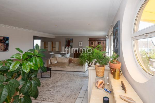 Très bel attique 149 m² env. avec terrasse 63 m², 2 parkings et cave