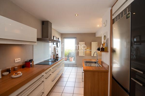 Très bel attique 149 m² env. avec terrasse 63 m², 2 parkings et cave
