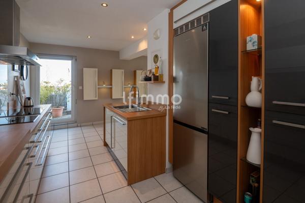 Très bel attique 149 m² env. avec terrasse 63 m², 2 parkings et cave