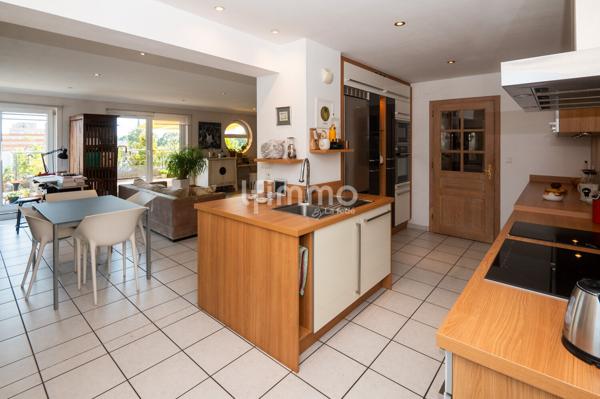Très bel attique 149 m² env. avec terrasse 63 m², 2 parkings et cave