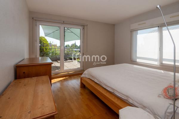 Très bel attique 149 m² env. avec terrasse 63 m², 2 parkings et cave