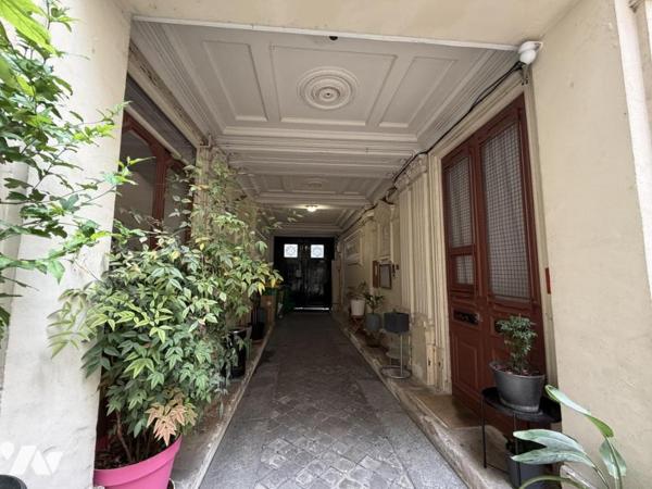 BONNE-NOUVELLE, immeuble avec gardienne - T1 de 17,62 m²