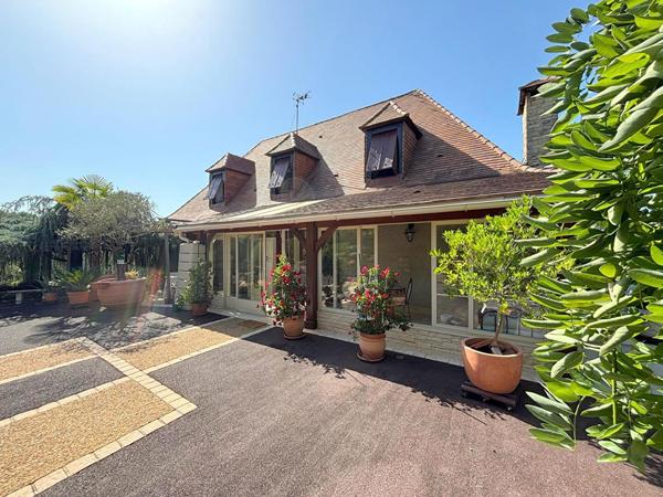 Maison Chancelade 200 m2 Sur sous sol avec parc arboré clos