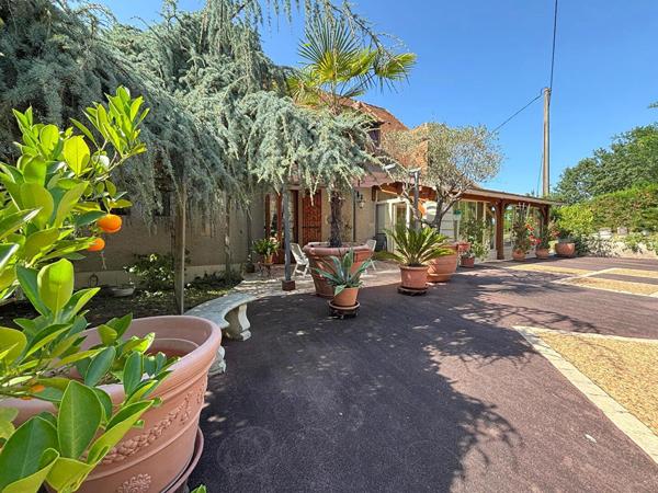 Maison Chancelade 200 m2 Sur sous sol avec parc arboré clos