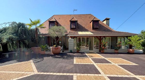 Maison Chancelade 200 m2 Sur sous sol avec parc arboré clos