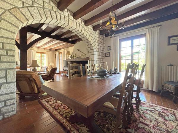 Maison Chancelade 200 m2 Sur sous sol avec parc arboré clos