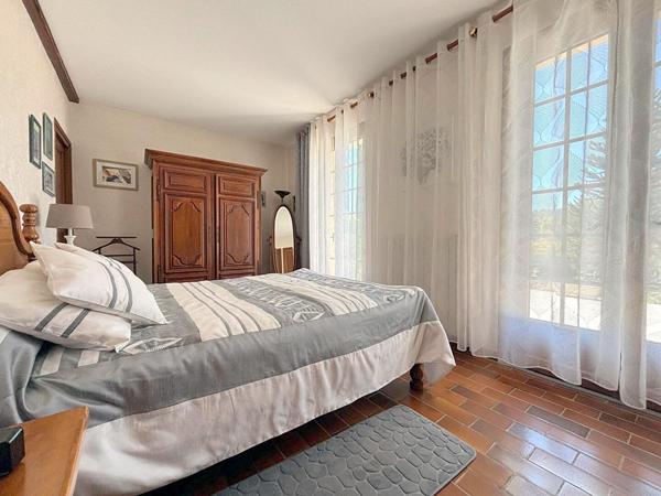 Maison Chancelade 200 m2 Sur sous sol avec parc arboré clos