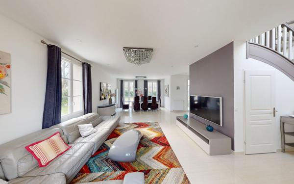 Maison à vendre    6 pièces • 189,80 m2 Bailly-Romainvilliers