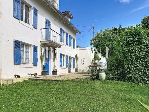 Biarritz au calme d’une allée au quartier Saint Charles maison de charme sur parcelle de 332 m2, BIARRITZ