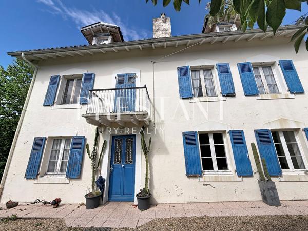 Biarritz au calme d’une allée au quartier Saint Charles maison de charme sur parcelle de 332 m2, BIARRITZ