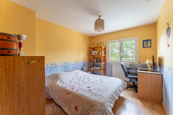 jolie maison situé à Baurech proche de toute commodité pas de travaux a prévoir avec sa belle superficie intérieure comme extérieure avec sa piscine