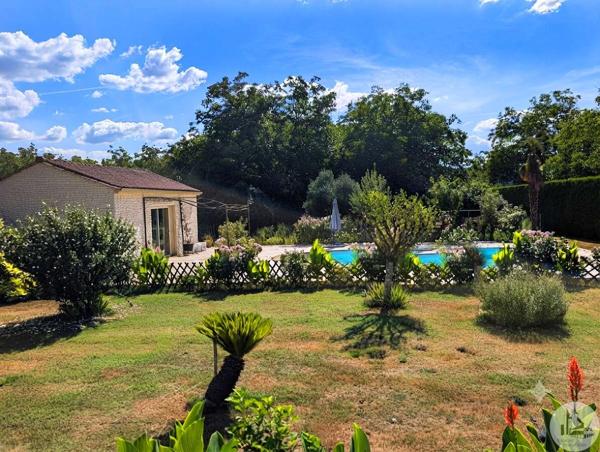 Maison De Plain-Pied Avec Annexe Et Piscine