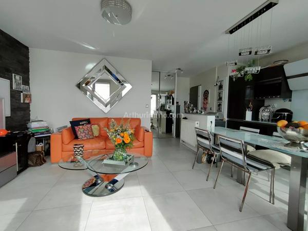 Vente                                                      Appartement
                        
                     2 pièces                      48 m2                     à Bondoufle
