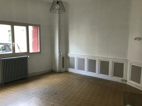 Immeuble à vendre |  Châlus |  210 m²