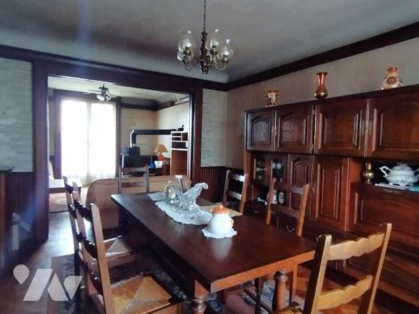 MAISON DES ANNÉES 1950 A RÉNOVER SITUÉE A MI CHEMIN ENTRE BANNALEC ET ROSPORDEN.
D'une superfi...