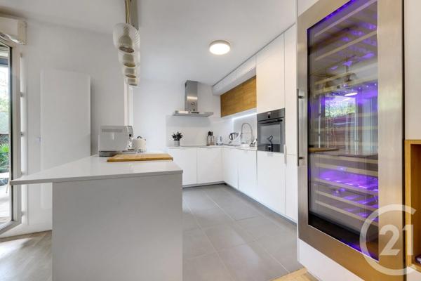 Appartement F3 à vendre  3 pièces - 72,70 m 2   MONTROUGE  - 92