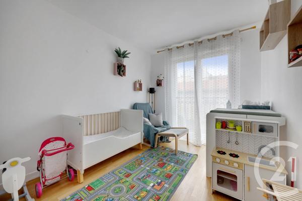 Appartement F3 à vendre  3 pièces - 72,70 m 2   MONTROUGE  - 92