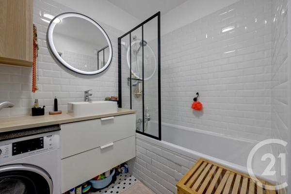 Appartement F3 à vendre  3 pièces - 72,70 m 2   MONTROUGE  - 92