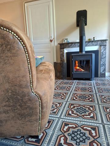 Jolie Maison 5 pièces rénovée, Fresnay sur Sarthe, et Bâtisse en pierre, hangar avec jardin.