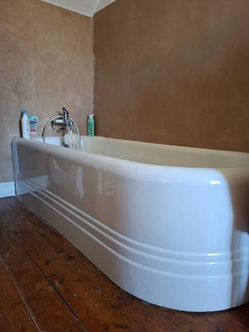 Jolie Maison 5 pièces rénovée, Fresnay sur Sarthe, et Bâtisse en pierre, hangar avec jardin.