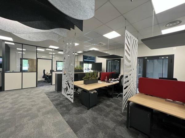 Bâtiment récent de Bureaux, stockage à vendre à Loriol-sur-Drome avec parking sécurisé