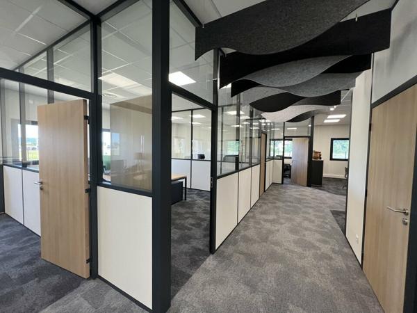Bâtiment récent de Bureaux, stockage à vendre à Loriol-sur-Drome avec parking sécurisé