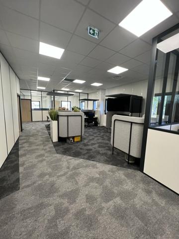 Bâtiment récent de Bureaux, stockage à vendre à Loriol-sur-Drome avec parking sécurisé