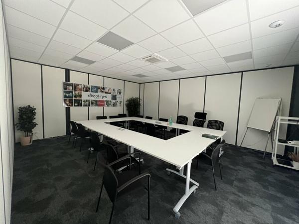 Bâtiment récent de Bureaux, stockage à vendre à Loriol-sur-Drome avec parking sécurisé