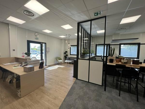 Bâtiment récent de Bureaux, stockage à vendre à Loriol-sur-Drome avec parking sécurisé