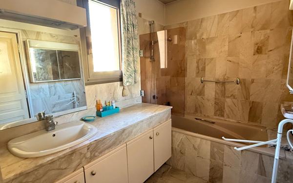 Appartement à vendre    3 pièces • 93,28 m2 Hyères