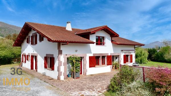 Vente / Maison avec dépendance à Saint-Jean-Pied-de-Port (64220)