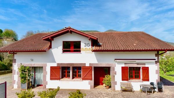 Vente / Maison avec dépendance à Saint-Jean-Pied-de-Port (64220)