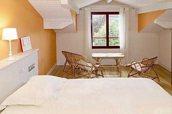 Vente / Maison avec dépendance à Saint-Jean-Pied-de-Port (64220)