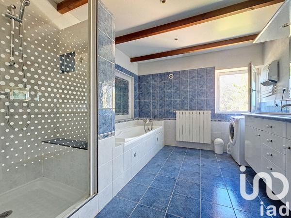 Maison à vendre 9 pièces 204 m² Cabrières-d'Avignon