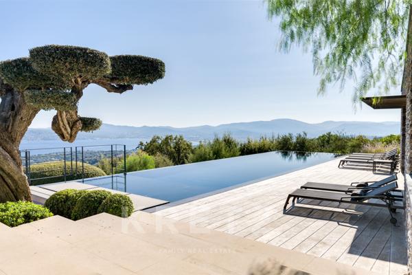 Villa d'architecte vue exceptionnelle sur le Golfe de Saint-Tropez