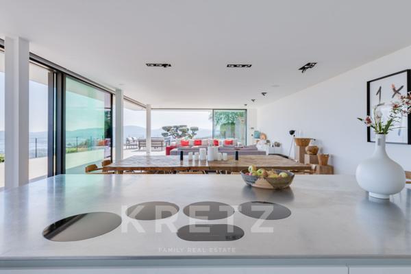 Villa d'architecte vue exceptionnelle sur le Golfe de Saint-Tropez