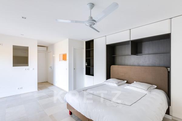 Villa d'architecte vue exceptionnelle sur le Golfe de Saint-Tropez