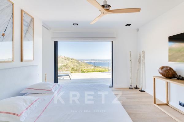 Villa d'architecte vue exceptionnelle sur le Golfe de Saint-Tropez