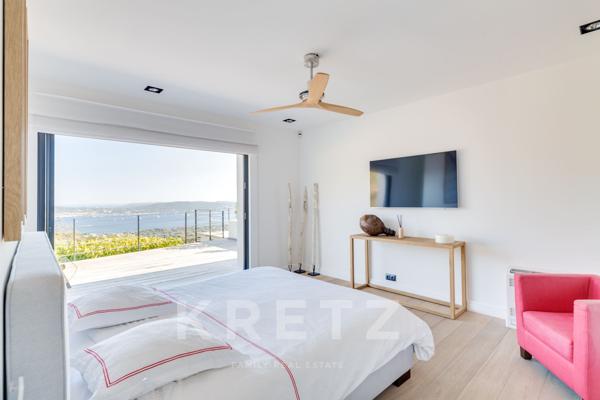 Villa d'architecte vue exceptionnelle sur le Golfe de Saint-Tropez