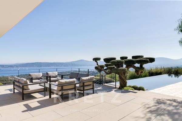 Villa d'architecte vue exceptionnelle sur le Golfe de Saint-Tropez