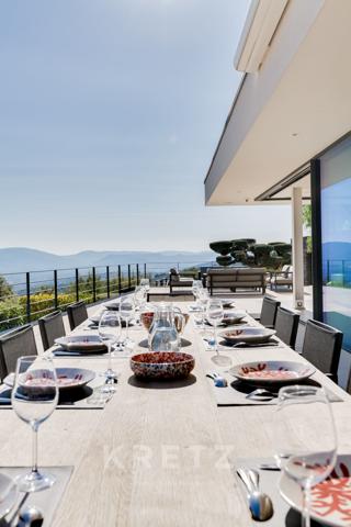 Villa d'architecte vue exceptionnelle sur le Golfe de Saint-Tropez