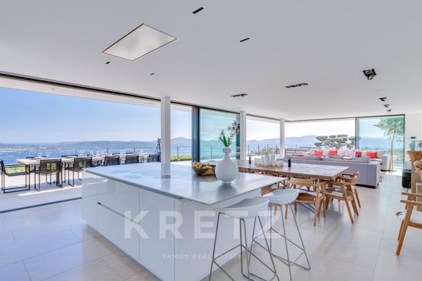 Villa d'architecte vue exceptionnelle sur le Golfe de Saint-Tropez