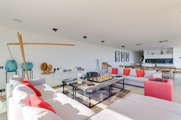 Villa d'architecte vue exceptionnelle sur le Golfe de Saint-Tropez