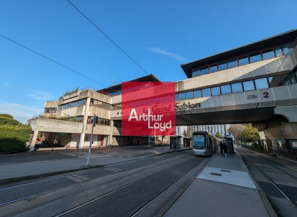 Bureaux 456 m² à vendre à La Tronche proche tram et récemment rénovés