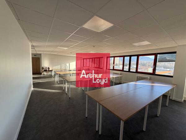 Bureaux 456 m² à vendre à La Tronche proche tram et récemment rénovés