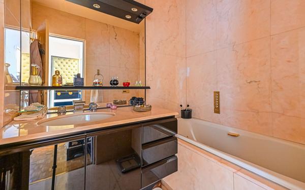 Appartement à vendre    4 pièces • 87,32 m2 Paris 11