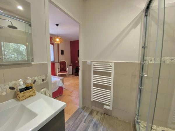 Maison à vendre 10 pièces proche de UZES (30) sur un terrain de 2 800 m2