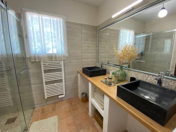 Maison à vendre 10 pièces proche de UZES (30) sur un terrain de 2 800 m2