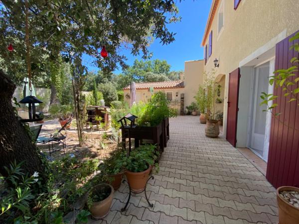 Maison à vendre 10 pièces proche de UZES (30) sur un terrain de 2 800 m2